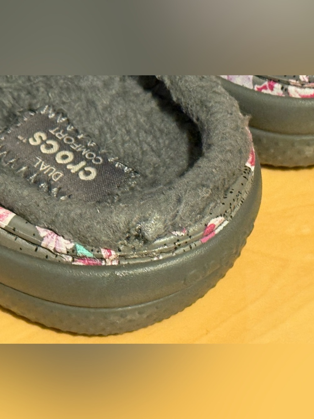 Crocs Freesail graphic lined croc, women’s 8, floral, fleece lined, gray, pink - Picture 5 of 7